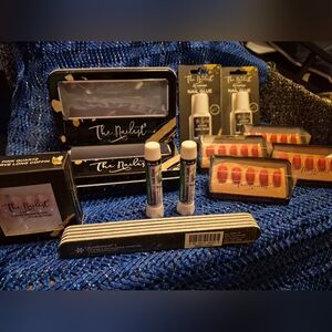 The Nailset Red Press-On Nail Kit with Adhesive